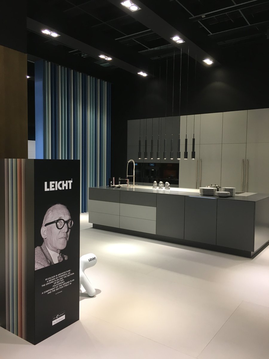LC_LeCorbusier's tweet photo. LEICHT - This booth is just spectacular!
#polychromiearchitecturale #kitchenstyle #livingkitchen17 #leichtkitchen #lecorbusier https://t.co/cscHYsFa9J