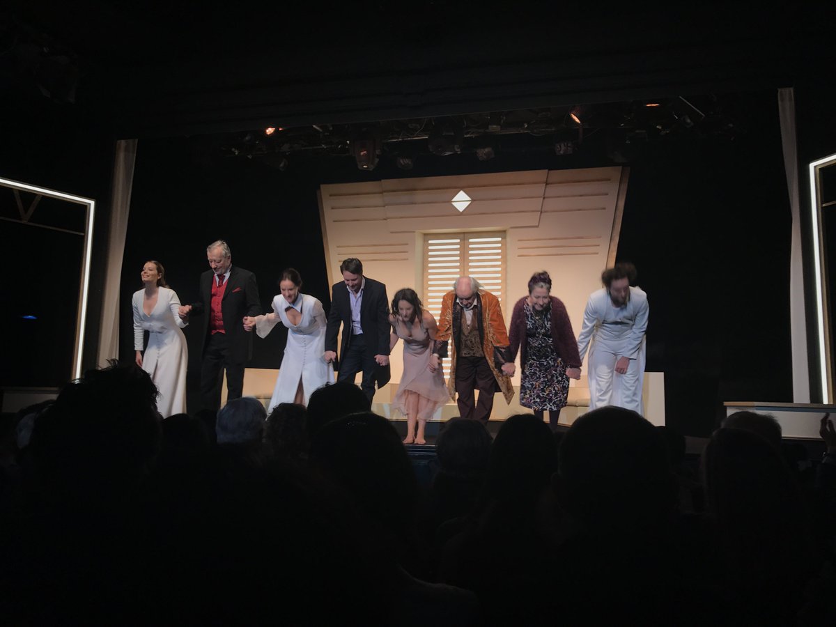 ThtreRiveGauche's tweet photo. [HOTEL DES DEUX MONDES] Les #photos souvenirs de la #première avec @EESchmitt @davysardou @RoxaneLeTexier #salut #théâtre #AnneBourgeois https://t.co/SmoNWej9e1