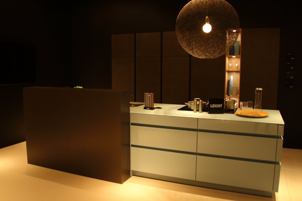 LC_LeCorbusier's tweet photo. LEICHT - This booth is just spectacular!
#polychromiearchitecturale #kitchenstyle #livingkitchen17 #leichtkitchen #lecorbusier https://t.co/cscHYsFa9J