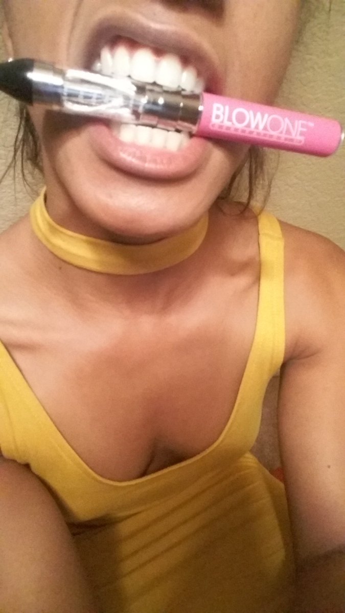 JorgiEsWorld's tweet photo. @romemajor #BLOWEZPEN #SWAGPHONE #SPLITARILLOS #BLOWHOOKAS #TRENDSETTAHINC S/O @troublemrbiznessman #Salute
We Don't Smoke ,We BLOW ๐จ๐จ๐จ https://t.co/xFztckLXKW