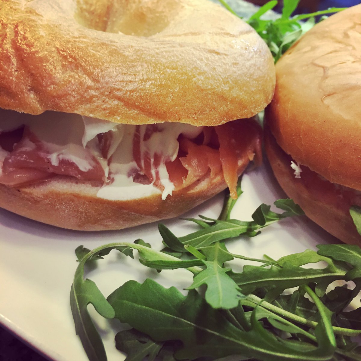 #fridayspecial #smokedsalmon #bagel 💚💚