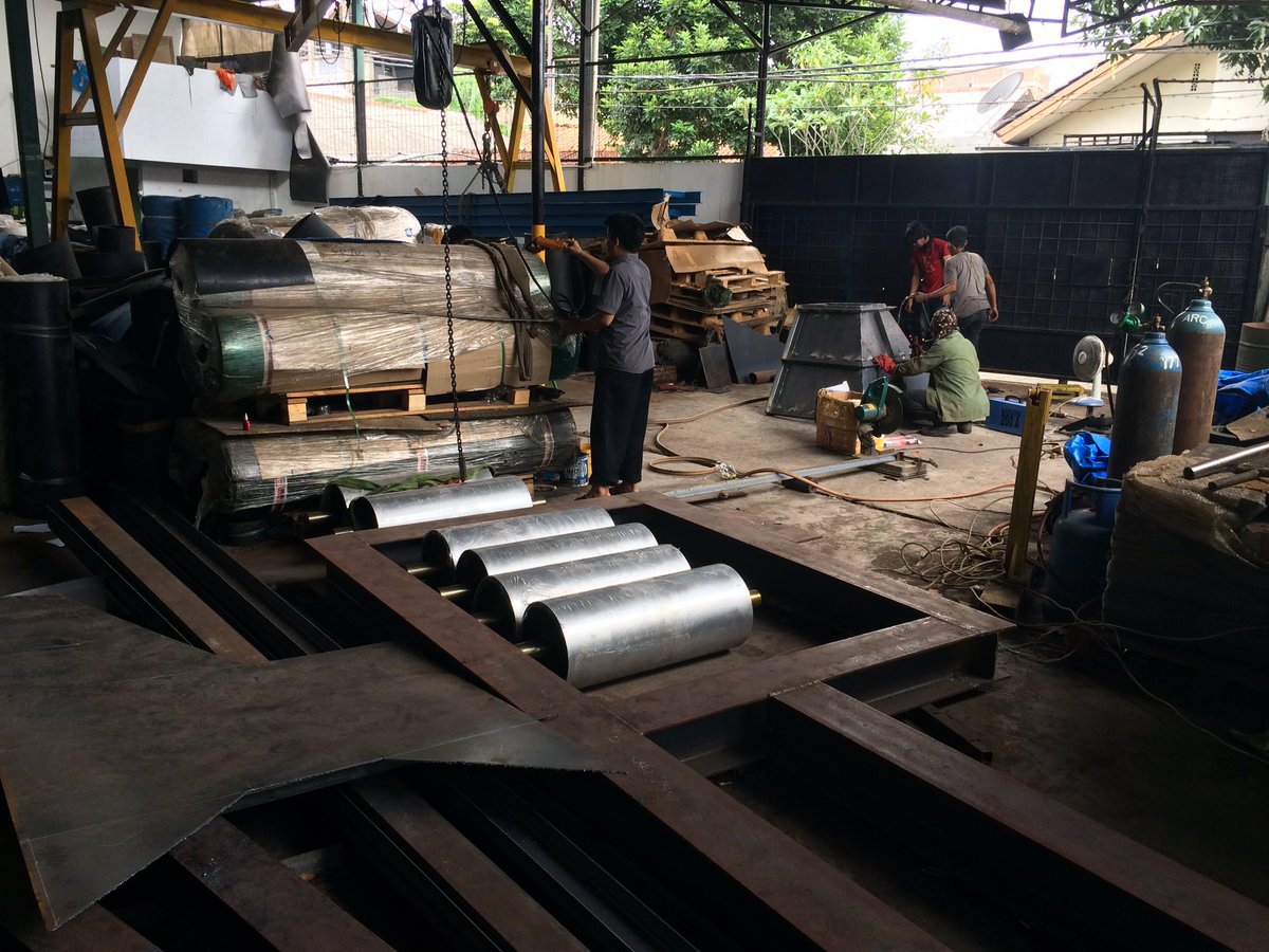 Ramaconvey's tweet photo. Manufacturing conveyor system, we stock The belt, Rubber lagging, Flexco product, stone Crusher, roller idler https://t.co/GjBn9UkZxq