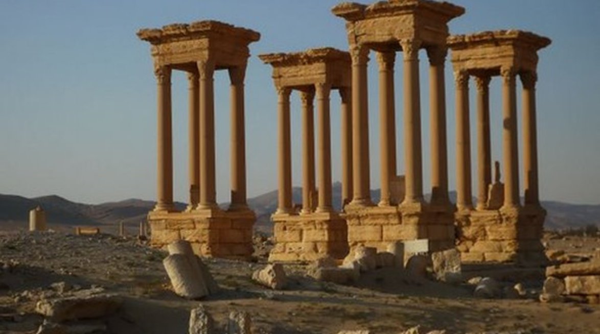 Palmira antik kentinin ünlü yapısı 'Tetrapylon' (dört kapı) İŞİD tarafından yok edildi. Çok yazık!