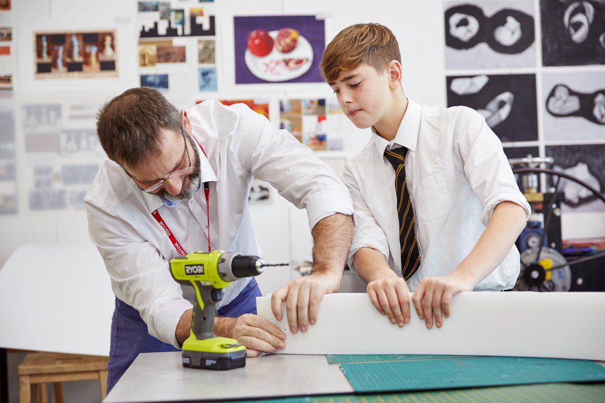 HamptonSchool's tweet photo. Second Year artists have been designing &amp; building shelters with @RIBA architect Phil @DgnBx  https://t.co/ylXnj8Y98T https://t.co/S6LUoIPhpR