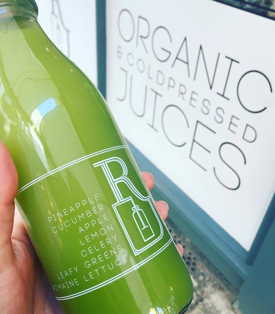 Feeling the need for a #bigcleanse #juice from <a href="/rootsjuiceryldn/">Roots Juicery</a> #coldpressed #healthylifes… ift.tt/2iS3VfC