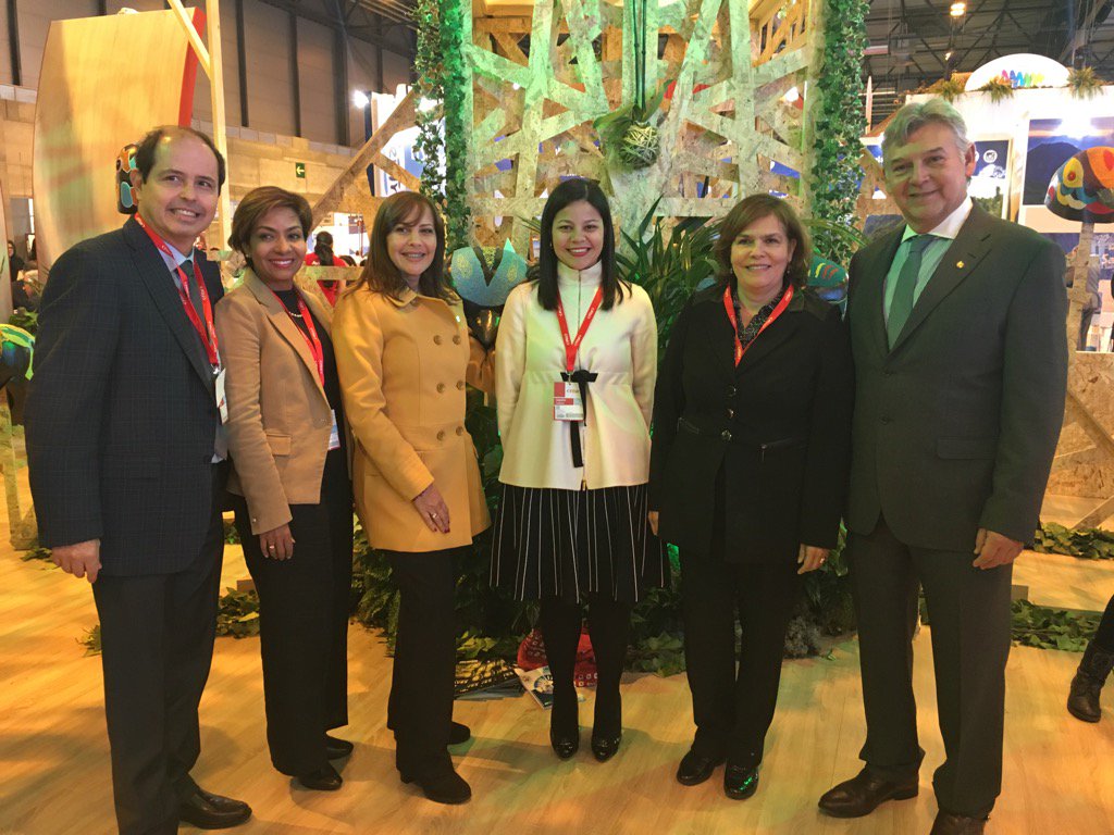 sahowardt's tweet photo. Autoridades y Empresarios celebrando una buena feria en @fitur_madrid @MincomercioCo @PROCOLOMBIACO @CorpoturismoCTG https://t.co/v2boF4WYxK