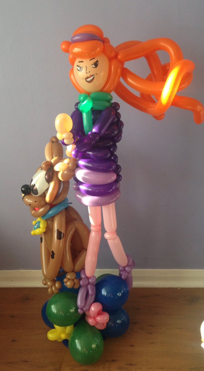 Scooby and Daphne off to find some crooks!!!