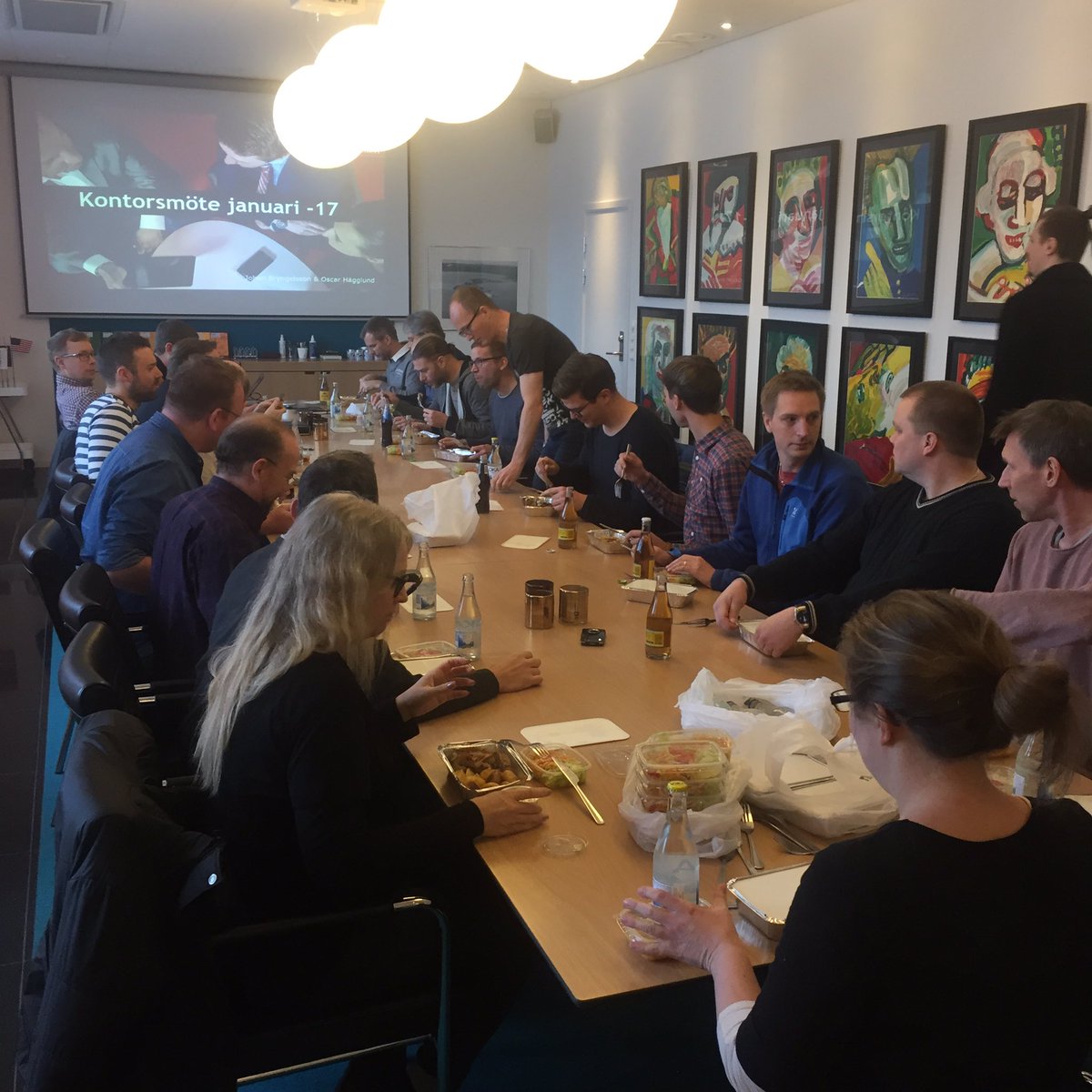 OHgglund's tweet photo. Årets första kontorsmöte med fullt hus. https://t.co/GpPlKUGXhY