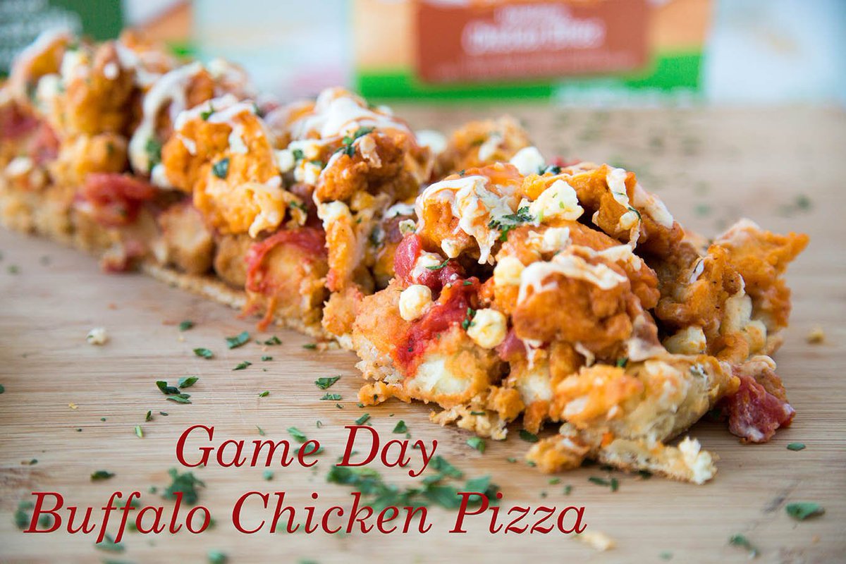 AskChefDennis's tweet image. What are you serving for the Big Game? Be a halftime hero with my Game Day Buffalo Chicken Pizza bit.ly/2j1zF5p #HalftimeHero #ad