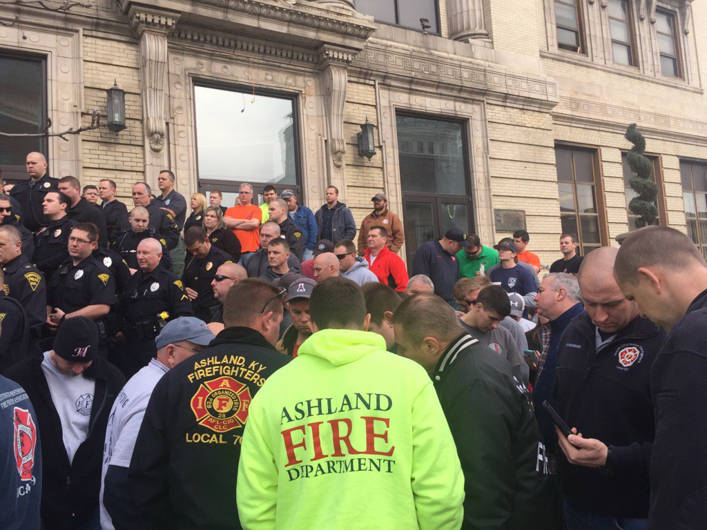 msumanhf's tweet photo. Couldn't be more proud of our guys. Had 23 of our members show up to show their support for Huntington 's finest. https://t.co/pG9BxPYn6C
