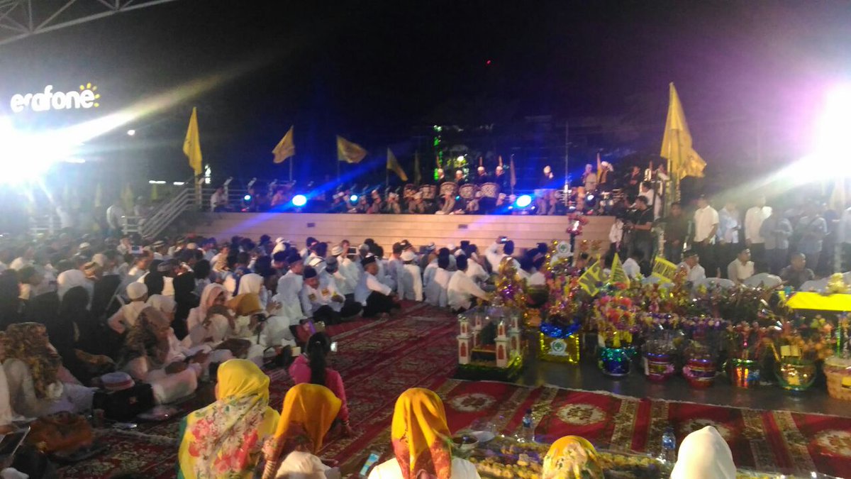 NhNurdinhalid's tweet photo. Sudah tiba di Karebosi dalam rangka Peringatan Maulid Nabi Muhammad SAW. https://t.co/MjeaowZIgT