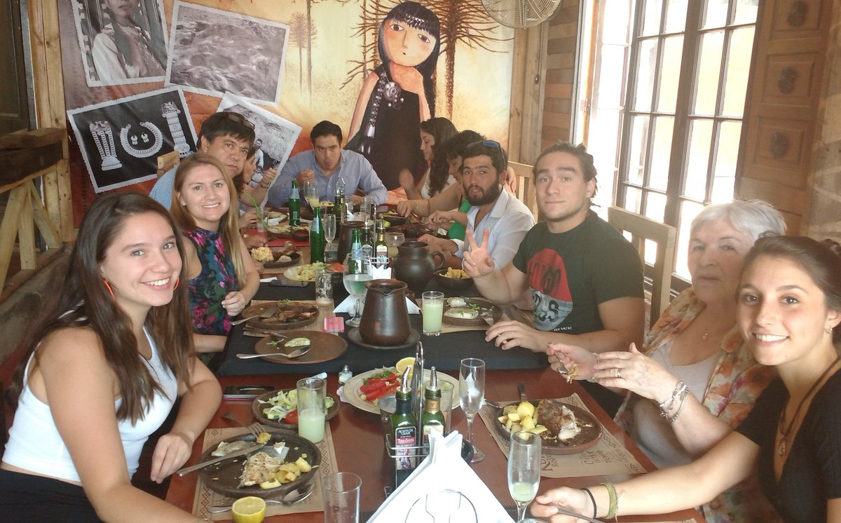RestaurantKura's tweet photo. Gustavo Perez celebrando en familia su matrimonio en KURA, felicidades !!
#Curacavi #Ruta68 K35 https://t.co/YVbDM1w7xW
