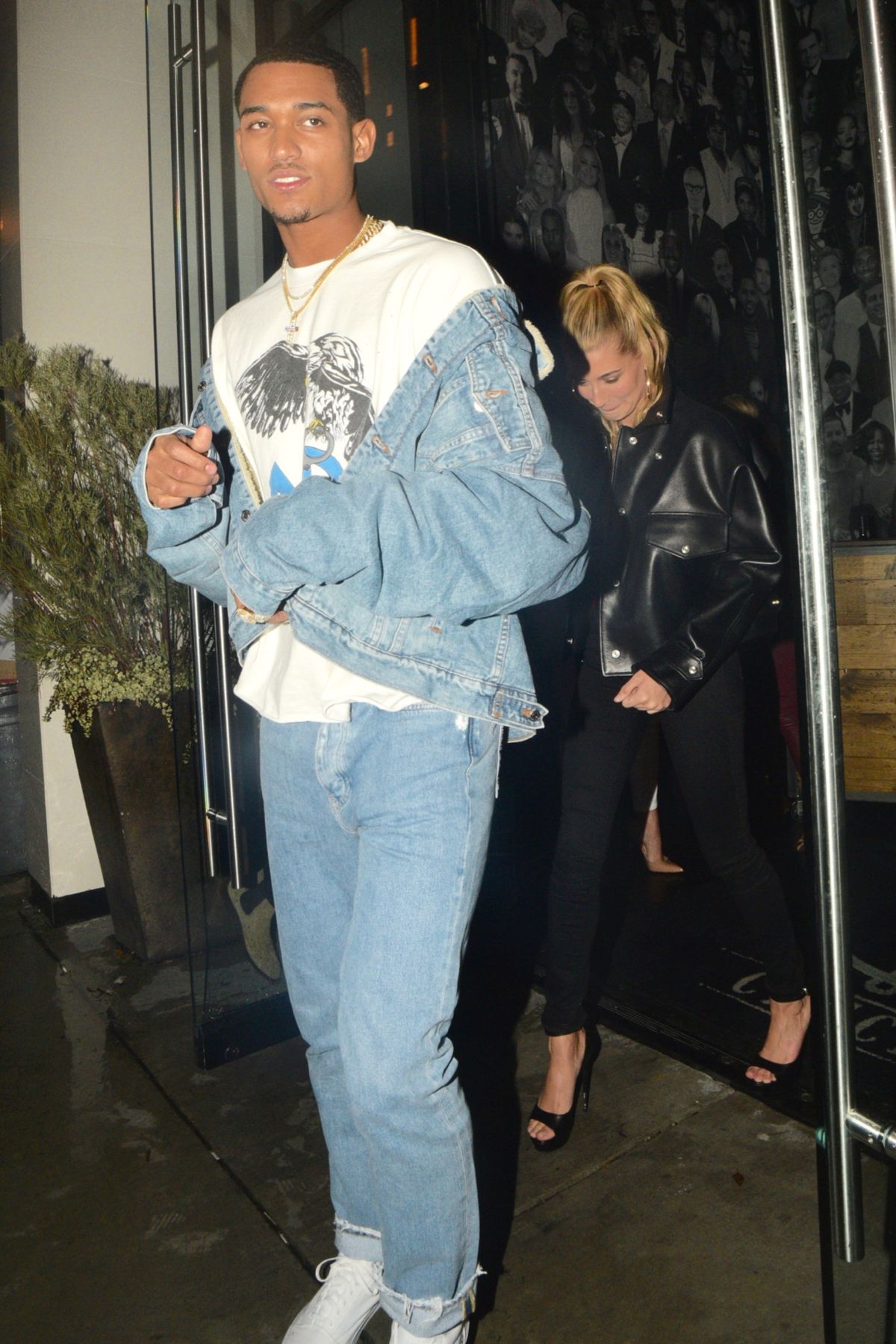 Hailey Baldwin grabs lunch with Jordan Clarkson in LA