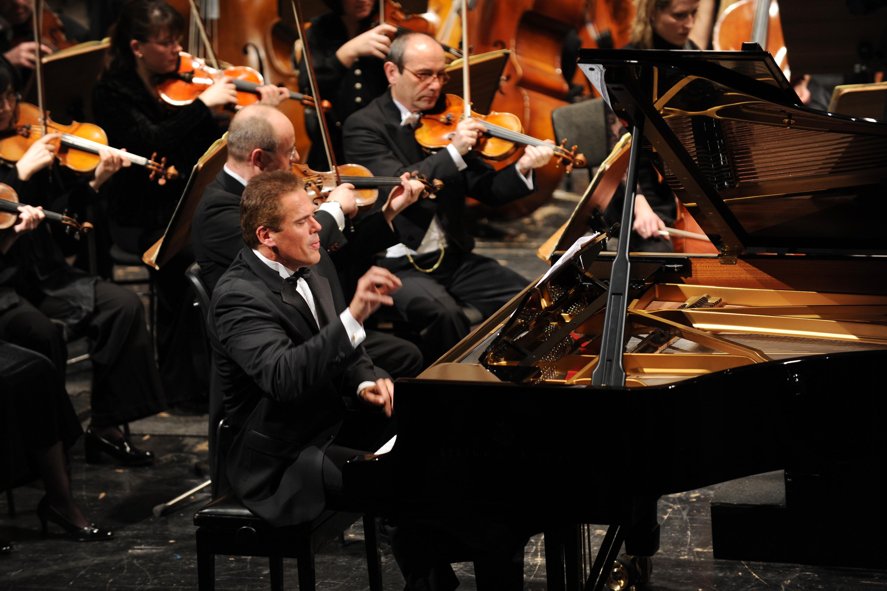 catalunyamusica's tweet photo. Tot a punt per connectar amb el @Liederhalle #Stutggart per sentir el concert del pianista #TzimonBarto amb #SWRSymphonieorchester. https://t.co/oeKhgTfbiF