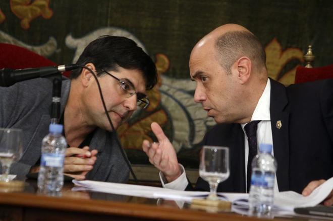 _ssampedro_'s tweet photo. Ya se ha liado. Pavón estalla contra Echávarri y le acusa de gobernar "con cacicadas" https://t.co/wqjRh9ZYmo vía @elmundoalc https://t.co/RZU5eZV4Se