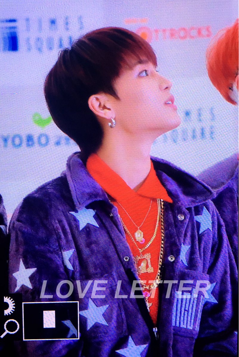 moontaeil_net's tweet photo. 170120 팬싸

#태일 #TAEIL #NCT127 https://t.co/e9AYWXqBa1