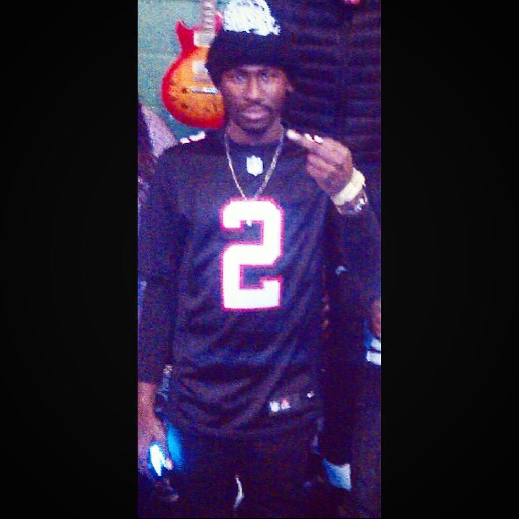 DJPrettyBoyTank's tweet photo. #FreshFridays #FalconsFridays #DoIt4Bank #RiseUp @1YUNGFRESH
@AtlantaFalcons https://t.co/VMu2xndO6o