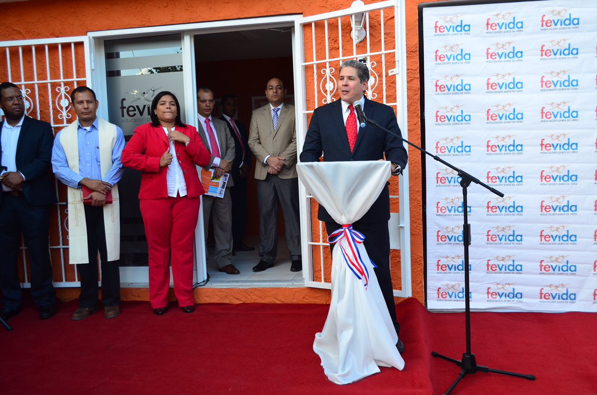 FeVidaRD's tweet photo. Nuestro presidente @AlexisFRADERA, en el discurso central, presentó nuestros proyectos en beneficio de los maestros y maestras de la RD. https://t.co/OeIHZVZfB0