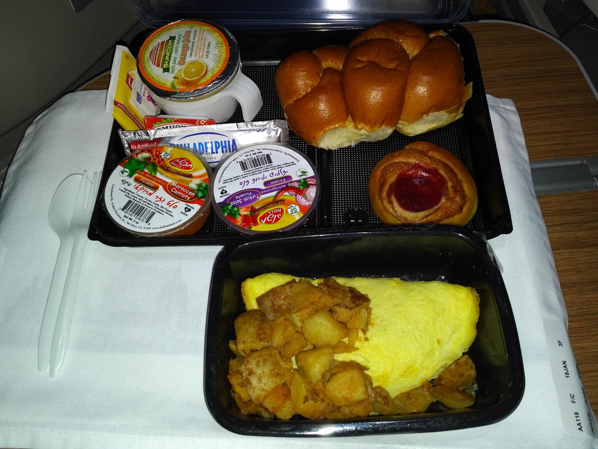 comsys_vsat's tweet photo. #AmericanAirlines - aren't you embarrassed to serve a special meal like this in First Class?   Frozen omelette / plastic cutlery.   Ughh.... https://t.co/ECaZenK30V