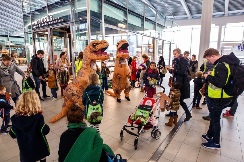 allinmam's tweet photo. T. rex in Town: op bezoek bij Trix in Naturalis https://t.co/gpASJdy4vN #trexintown #trexexpress #naturalis #museum #dagjeweg https://t.co/8sXCJcCswW
