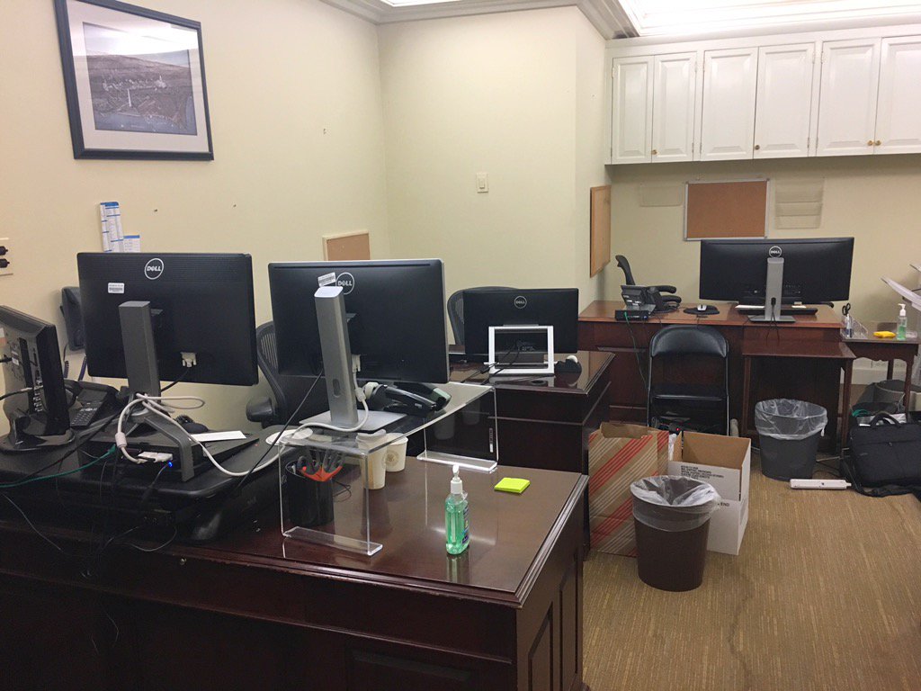 HorsleyScott's tweet image. Suspended animation at the White House. Obama staffers have cleaned out desks in anticipation of today's handoff.