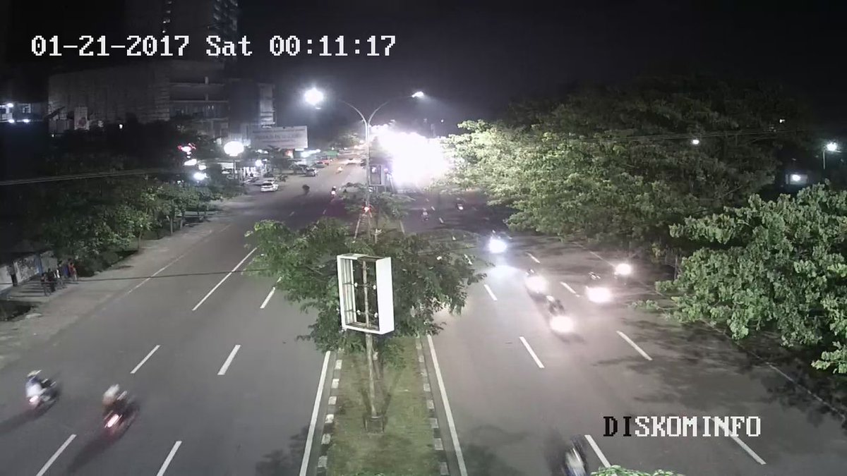 23:43 depan UMI Urip ada balapan liar om <a href="/RestabesMksr/">Polrestabes Makassar</a>..