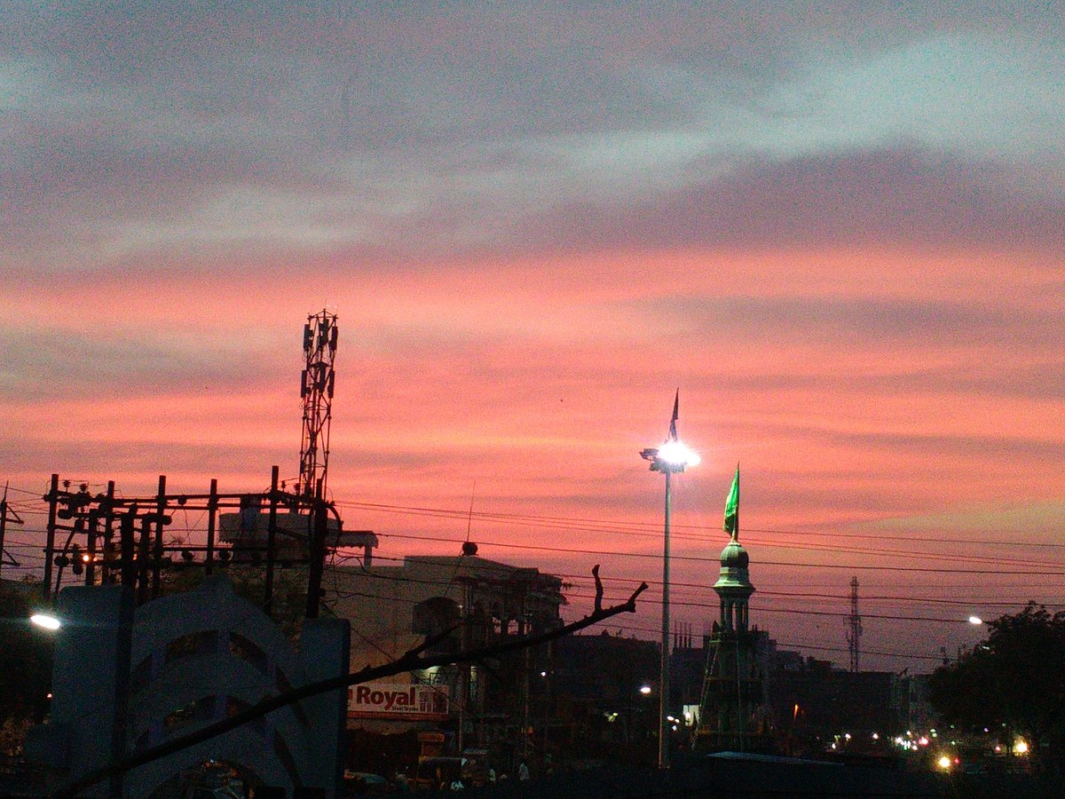 arsharad's tweet photo. @Aurangabad_Page #aurangabad Right now unedited #viewfrommywindow #sunsetsurprises https://t.co/PQHUKBGR1P