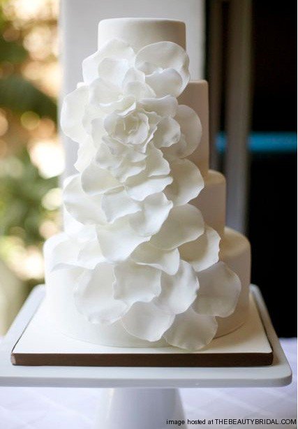 ConceptCakes's tweet photo. White on white, blush, dove gray #weddingcakes https://t.co/ggicshYrpR