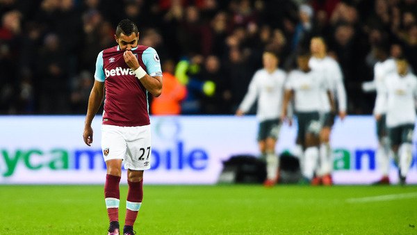 le10sport's tweet photo. Mercato - OM : West Ham prêt à porter plainte dans le dossier Payet ? https://t.co/GxKnWYbZja #le10sport https://t.co/bvk9LbfeEE