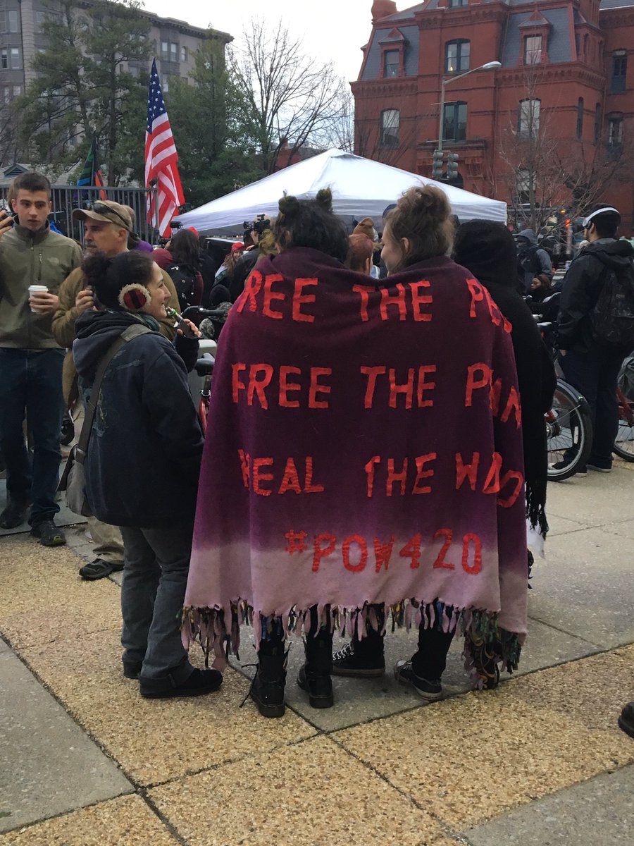 Jessica_Carro's tweet image. We're at the #Trump420 march in DC. Stay tuned to watch us live on our @HuffPostPol Facebook page! m.facebook.com/HuffPostPoliti…