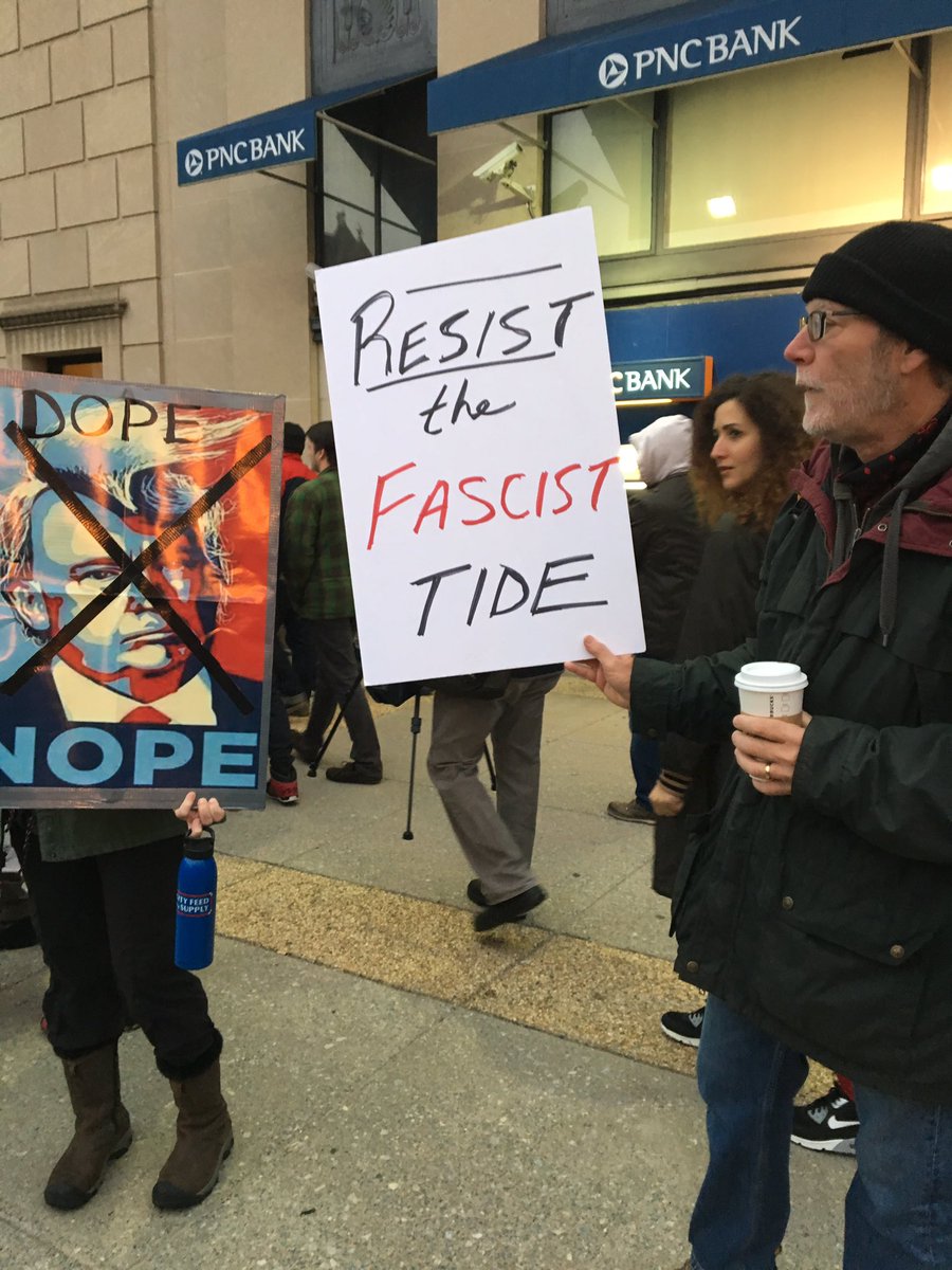 Jessica_Carro's tweet image. We're at the #Trump420 march in DC. Stay tuned to watch us live on our @HuffPostPol Facebook page! m.facebook.com/HuffPostPoliti…