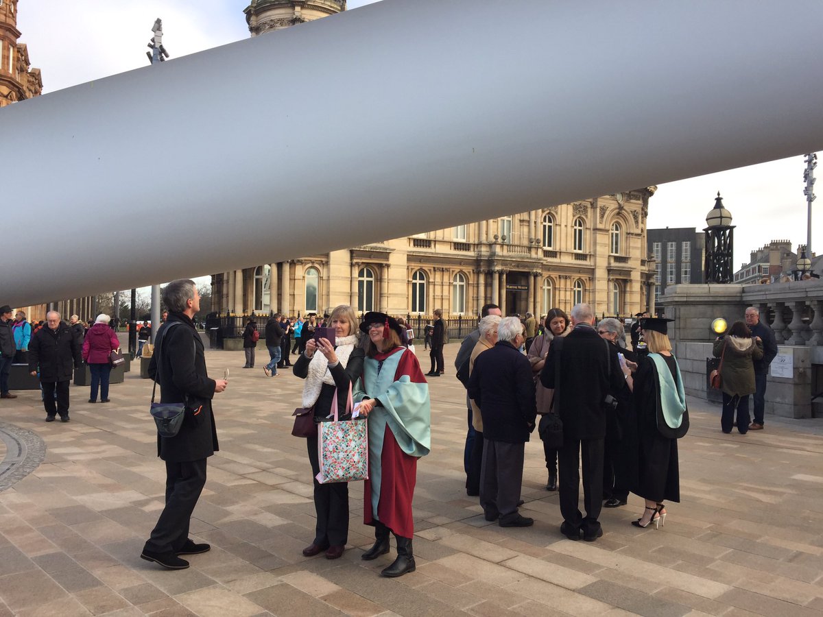 jpmcl's tweet photo. @hullalumni #WeAreHull #ConGrad A great of celebrating the first City of Culture grads @UniOfHull https://t.co/oKap7suHih