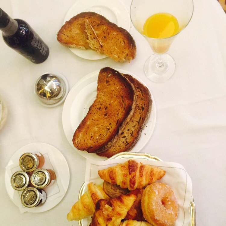After all this excitement in #Madrid ... #Breakfast for two ... 😋
