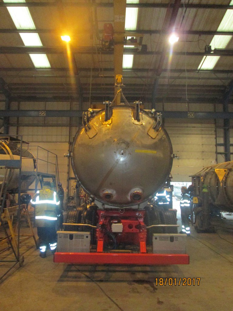 countyclean's tweet photo. Our new tankers in build! #yellowtanker #CountyClean https://t.co/5qaDXf74L0