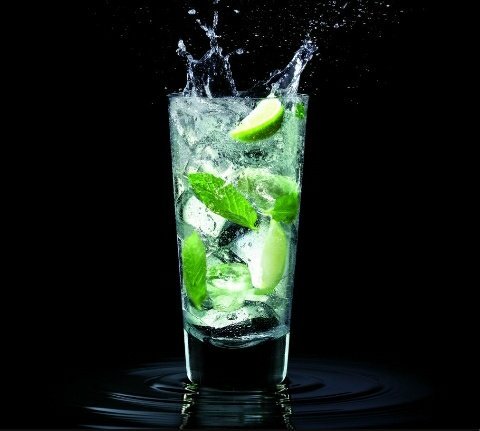 ConitoBT's tweet photo. Ron Blanco, Yerbabuena, limón y el toque especial de nuestro #BarmanSerá es lo que crea los  #FrozenMojitos solo por @Beautiful_Spa31 https://t.co/wqxI65PSXl