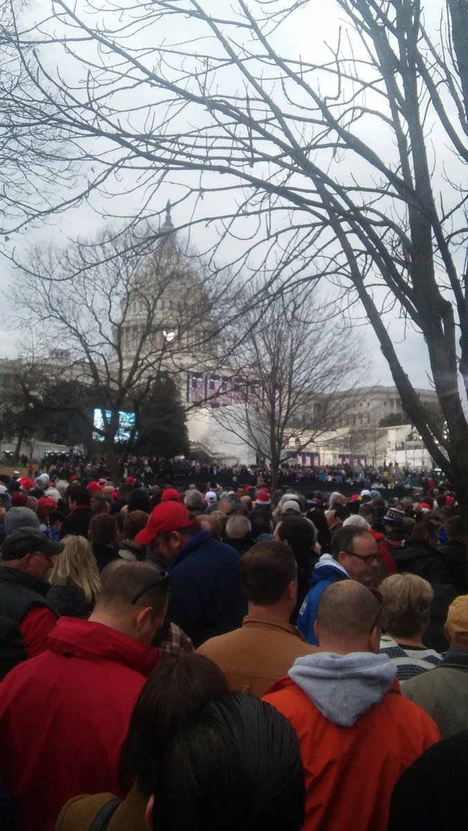 MrC490's tweet photo. Hundreds of thousands of people here! Check in for updates and information! https://t.co/p1IlJRslDj