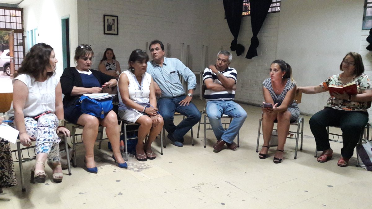 patriciomercado's tweet photo. @lametrodetodos con l@s camaradas de la #JuntaDistrital del nuevo distrito 12 #LaFlorida #PteAlto #LaPintana #SnJosedMaipo #Pirque https://t.co/Gzv4r77XEV