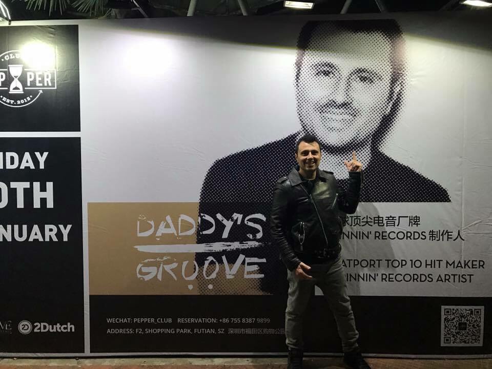 daddysgroove's tweet photo. Hey Mom, look at me... having so much fun‼️ 🇨🇳#china @pepperclubchina #koolwaters #wondermanage @2Dutch https://t.co/hTZatguIn4