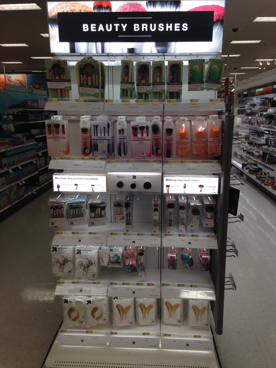 nic547's tweet photo. Cosmetics reset at 996 is complete and looking great! 😄💄💋💅🏼@raabenducks @TGTGregWood https://t.co/RIdGQrdfyz