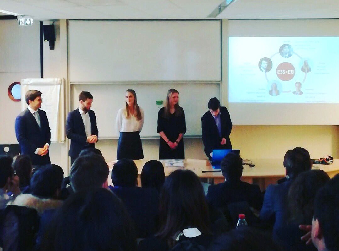 ESSEB_'s tweet image. L'équipe #ESSEB lors du second round de l'#essecDWC avec sa présentation pour @groupeseb devant le jury #Stratégie ! #essec