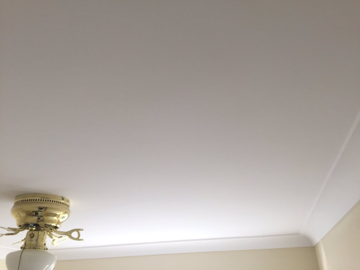 LFDennett's tweet photo. Bedroom all finished. Artex skimmed flat with Planeo G, coving fitted &amp; painted Tikkurila SuperWhite. W/W Helmi 80. Walls Dulux. Home time 👍 https://t.co/dvgxy7DybX