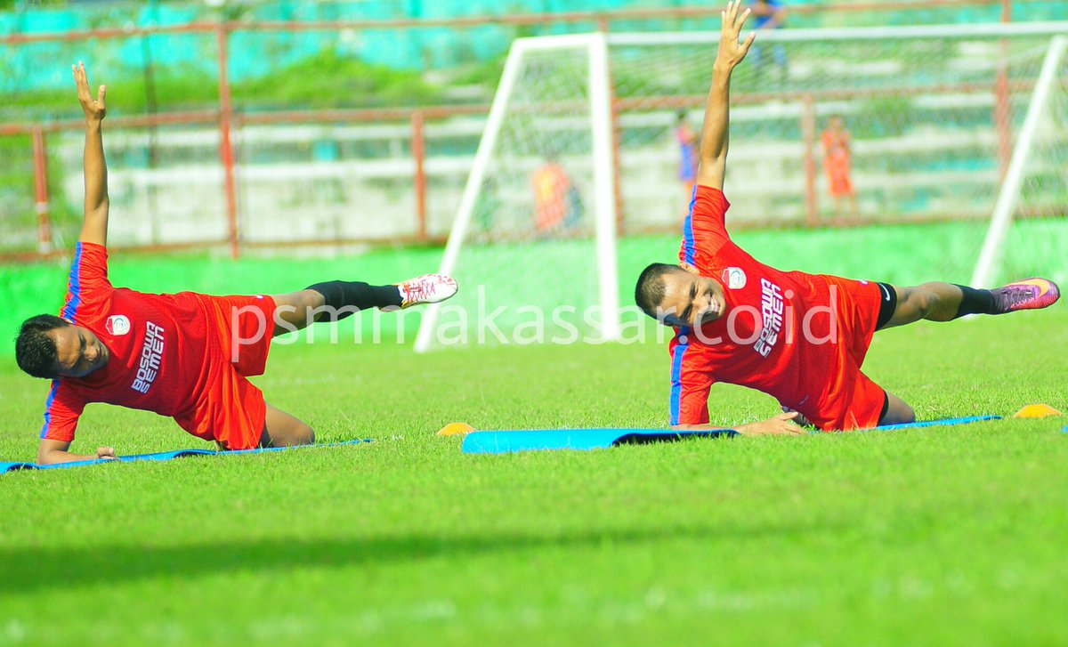 PSM_Makassar's tweet photo. Suasana latihan sore tadi (20/1) sekaligus persiapan TC selama sepekan di Bali, hari Minggu nanti.

#EwakoPSM https://t.co/Ysvwd6HWUN