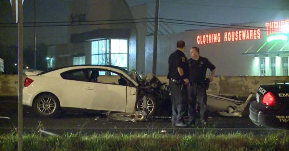 Driver dies ramming big rig Friday a.m. on I-10 in east Houston. #hounews 
chron.com/news/houston-t…