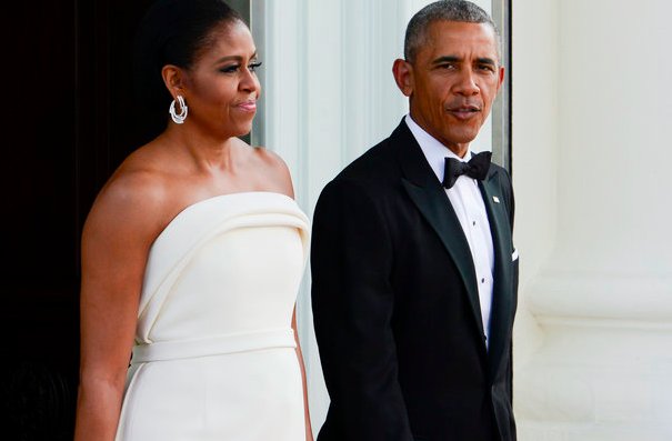 blackvoices's tweet photo. Why we shouldn't mourn the Obamas' departure from the White House https://t.co/4bsQKK7rnd https://t.co/qCjtkT76Vb