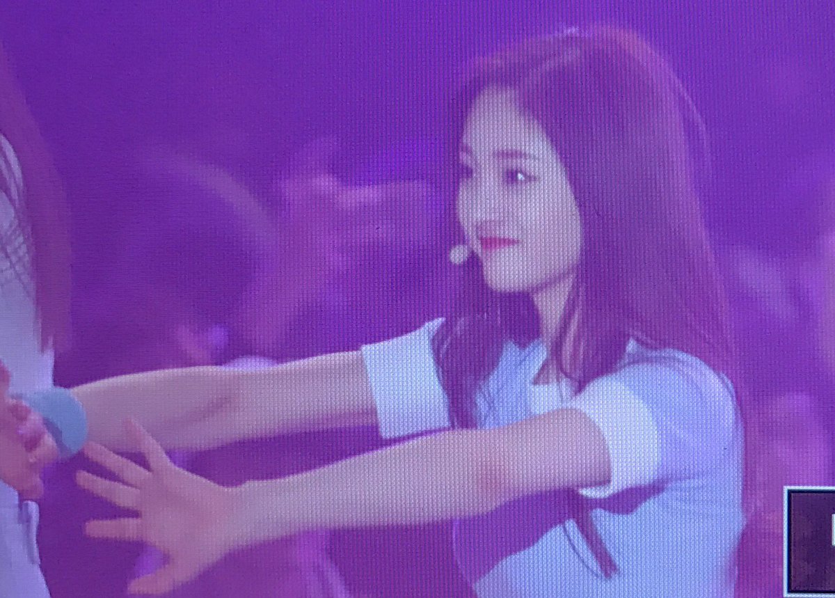 Brighteyes0321's tweet photo. 170120 타임슬립아이오아이
#주결경 #jieqiong #아이오아이 #ioi https://t.co/XaCozTxy4W