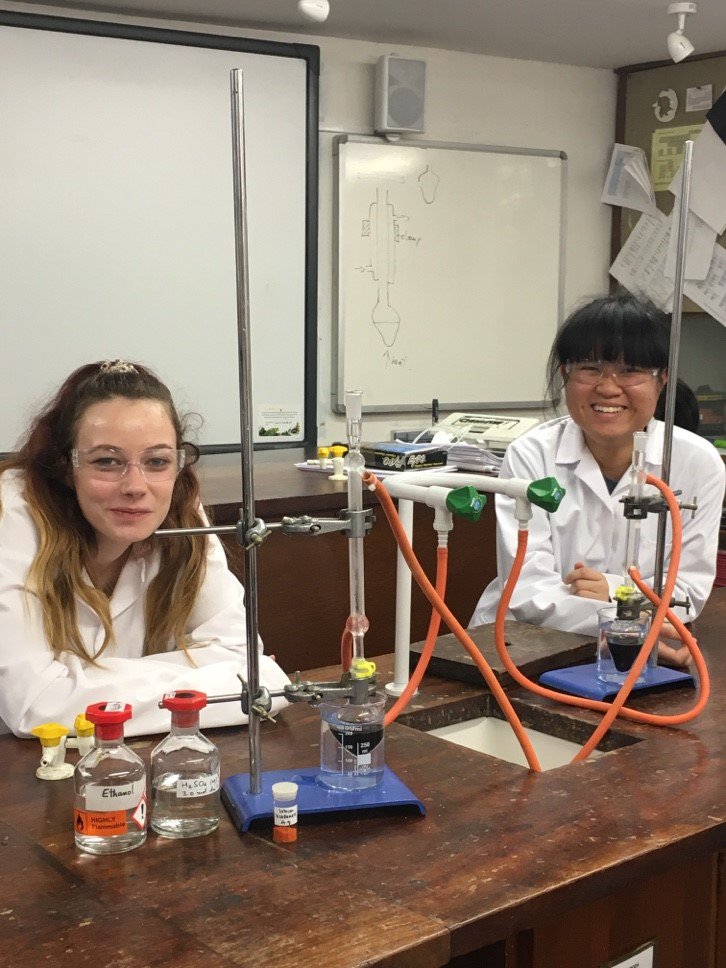 doverbroecks's tweet photo. #doverbroecks A level #chemistry students Elska & Boss are seen here making pure vinegar #insideclass #labwork
https://t.co/1Lyk4qy3Do https://t.co/fvbl3PT1df