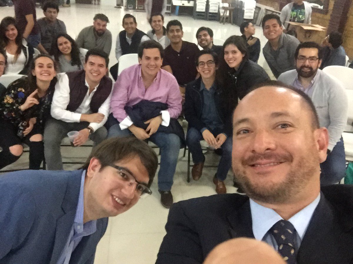 Imagen exclusiva de la Investidura buena. Bien hecho <a href="/DiecinueveITAM/">DiecinueveITAM</a>, éxitos <a href="/somoscpol17/">SOMOS</a>!!!  Con <a href="/alucardi1/">Adrián Lucardi</a> <a href="/CPoliticaITAM/">CienciaPolítica ITAM</a>.