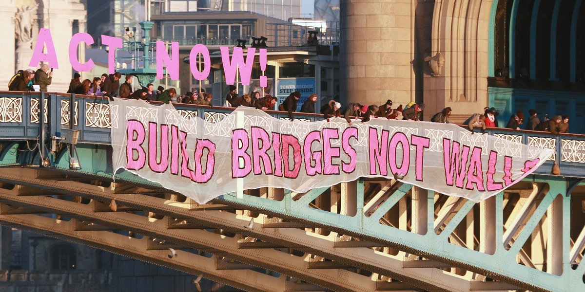 Photo from #bridgesnotwalls on Twitter by HuffPostUK