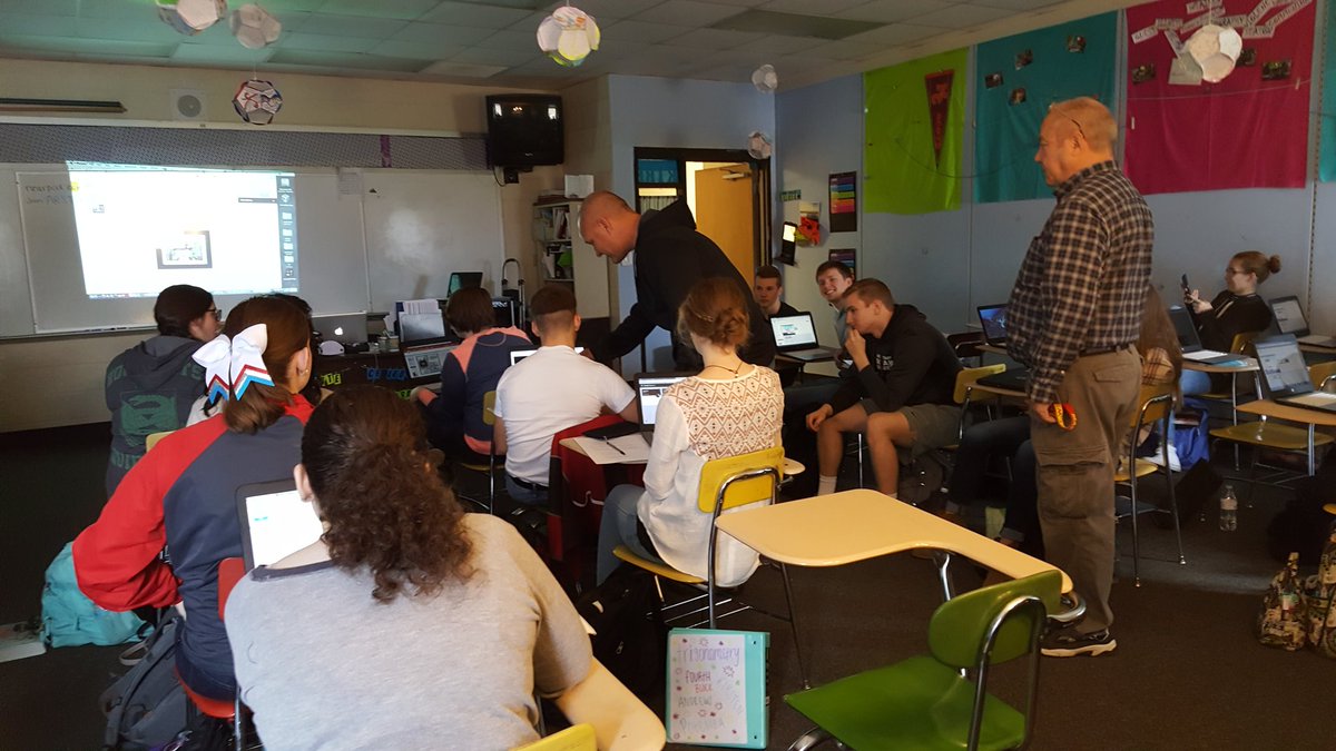 kirkscorner's tweet photo. Working on #digitalpresentations with student-selected #edtech. #chromebooks #thanksBCEF https://t.co/rCg4Qtpwma