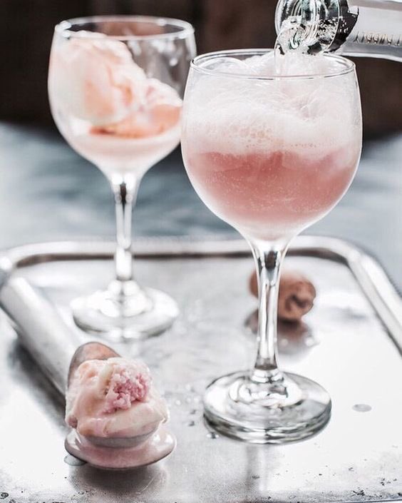 soapyblissusa's tweet photo. Happy #Friday to all of our #SoapyBabes! Image via @bellamumma https://t.co/cTecgi6HXt